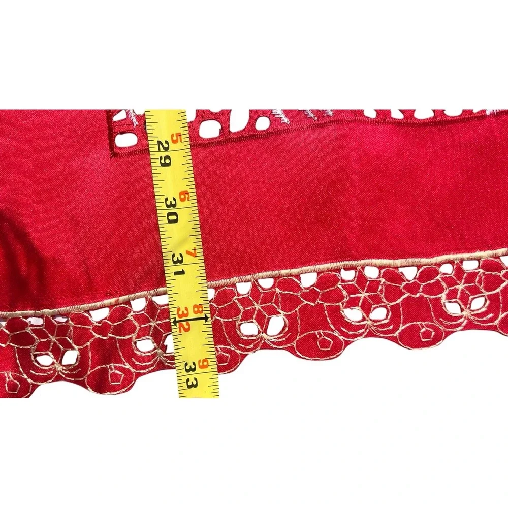 Vtg Red Square Embroidered Santa Sleigh Tablecloth Cutout Scallop‎ Edges 33
